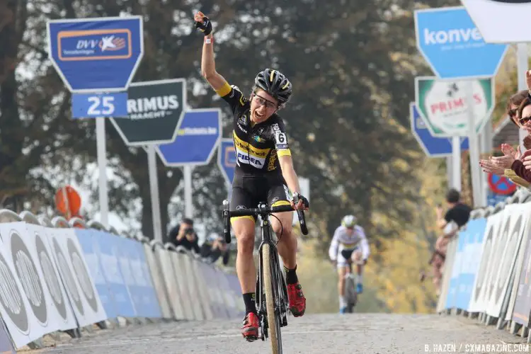 Jolien Verschueren won two straight Koppenbergcrosses. Elite Women. 2016 Koppenbergcross, DVV Verzekeringen Trofee Series race #2. © B. Hazen / Cyclocross Magazine