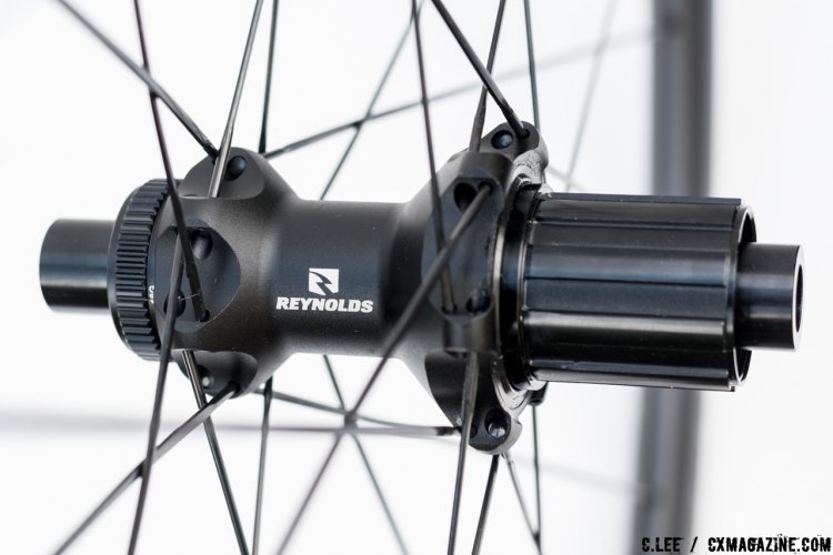Reynolds Attack rear hub features a Centerlock rotor mount, and 142x12mm thru axle compatibility. C. Lee / Cyclocross Magazine