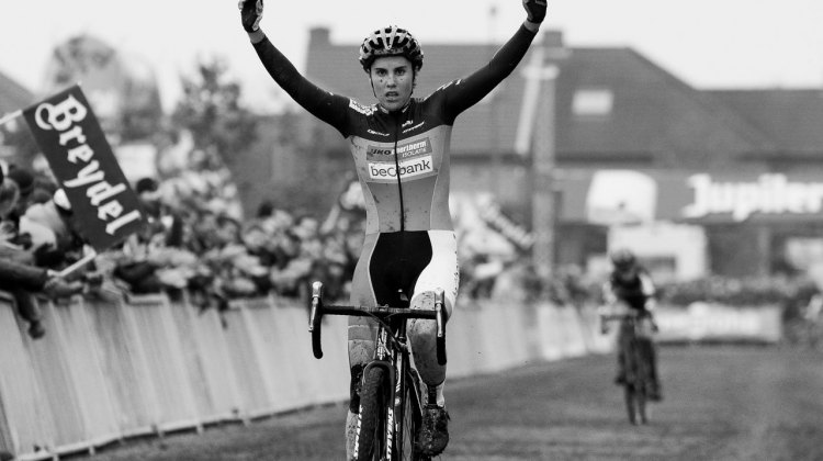 Sanne Cant is on top in Gavere. 2016 Superprestige Gavere Elite Women. © B. Hazen / Cyclocross Magazine
