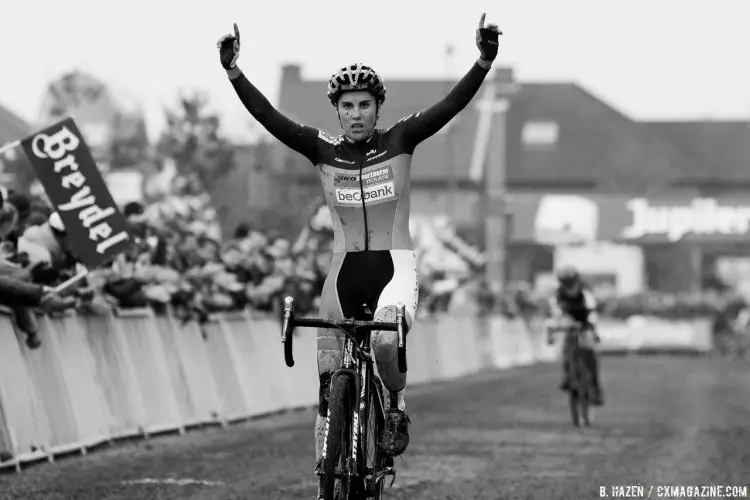 Sanne Cant is on top in Gavere. 2016 Superprestige Gavere Elite Women. © B. Hazen / Cyclocross Magazine