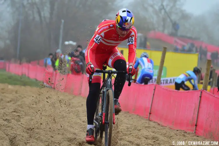 Simon Andreassen (Denmark) uses a little body english through the sand pit during the 2016 Zeven UCI Cyclocross World Cup. © C. Jobb / Cyclocross Magazine