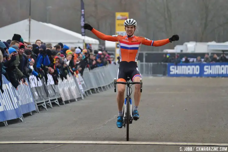 Joris Nieuwenhuis finishes 20 seconds clear of second place for the Zeven World Cup U23 Men's race. © C. Jobb / Cyclocross Magazine