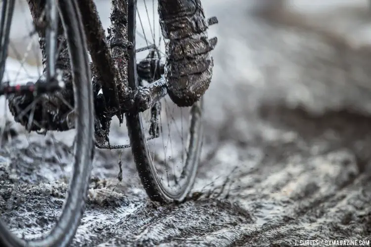 Racers had to face a downpour that made for bone-chilling, slippery racing. 2016 Nobeyama Rapha Super Cross Day 1. © Jeff Curtes