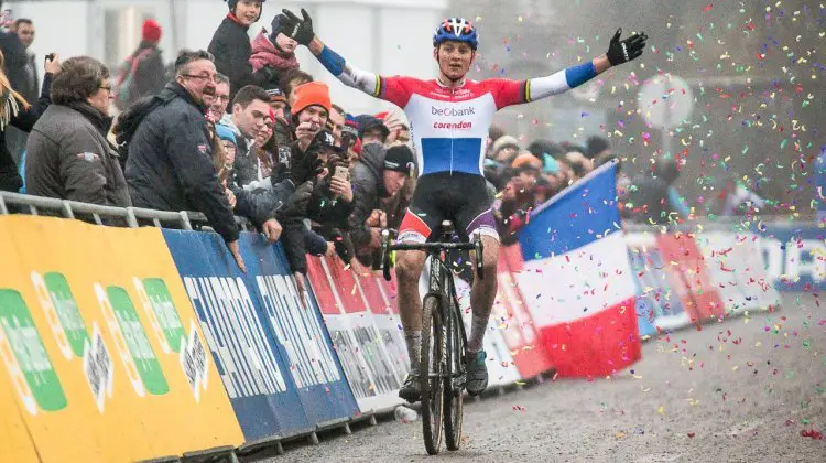 Mathieu van der Poel win his third World Cup in a row. 2016 UCI Cyclocross World Cup Namur. Elite Men. © B. Hazen / Cyclocross Magazine