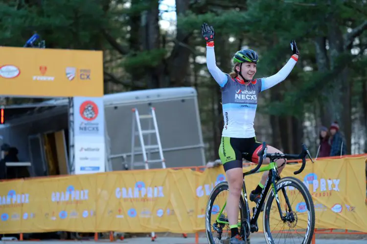 Emma White (Cannondale p/b Cyclocrossworld.com) retains the U23 Vittoria Series lead and closes in on the overall Elite title. © Chris McIntosh / Cyclocross Magazine