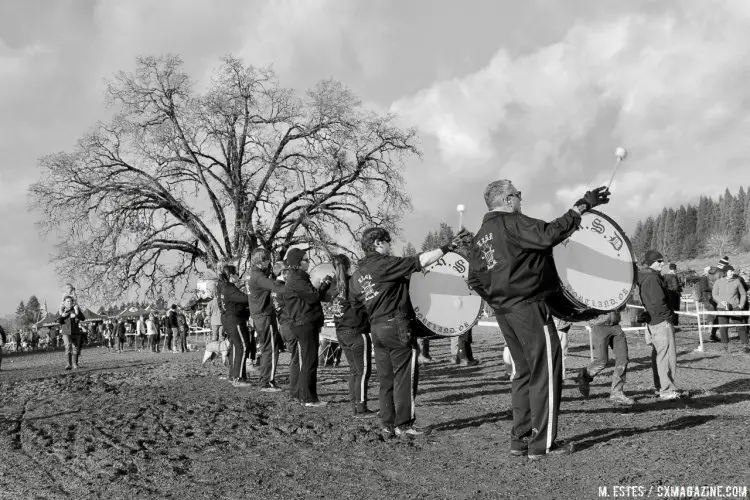 The drum line whips up the crowd before the men's finals. 2016 SSCXWC Men's Finals. © M. Estes / Cyclocross Magazine