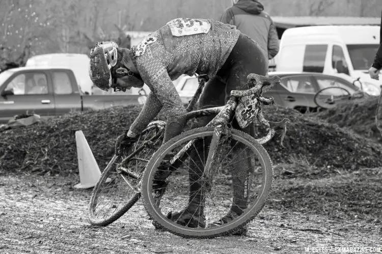 Thick mud made chain retention issues quite common. 2016 SSCXWC Men's Finals. © M. Estes / Cyclocross Magazine