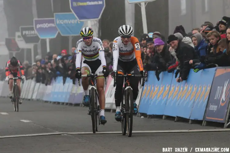 Marianne Vos and Thalita de Jong battled back and forth all race. Ultimately Vos would take second and de Jong would finish in third. 2016 Azencross Elite Women's race. © Bart Hazen / Cyclocross Magazine