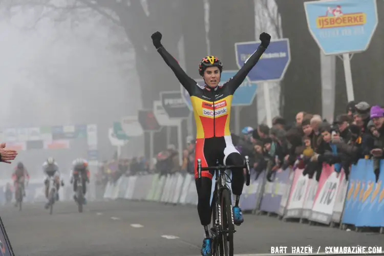 Sanne Cant crosses the finish line and wins the 2016 Azencross Elite Women's race. © Bart Hazen / Cyclocross Magazine