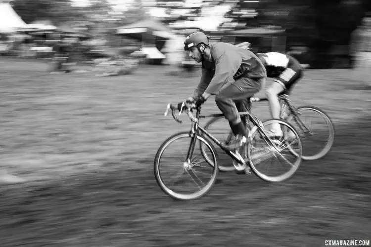 Erik Tonkin warmed up by winning the non-championship singlespeed title earlier in the day. TBT: First annual Singlespeed Cyclocross World Championships - SSCXWC 2007. © A. Yee / Cyclocross Magazine