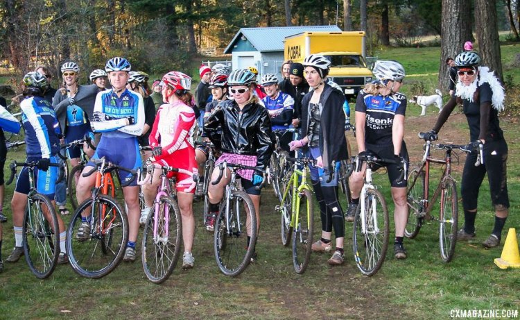 The women's start. TBT: First annual Singlespeed Cyclocross World Championships - SSCXWC 2007. © S. Ransom / Cyclocross Magazine