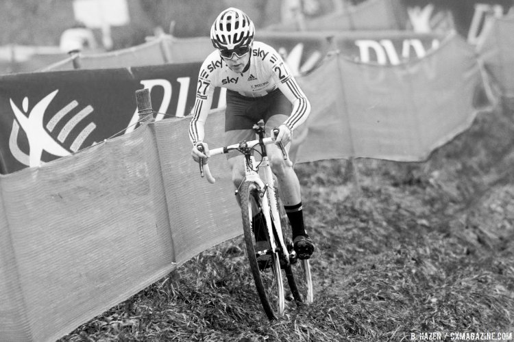 Early in the race, Pidcock wore shades but didn't hide his intentions of going wire-to-wire. 2016 UCI Cyclocross World Cup Junior Men. © B. Hazen / Cyclocross Magazine