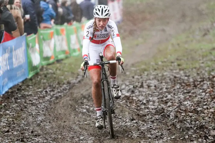 Sophie de Boer leading the 2016/2017 UCI Cyclocross World Cup in Namur. © B. Hazen / Cyclocross Magazine