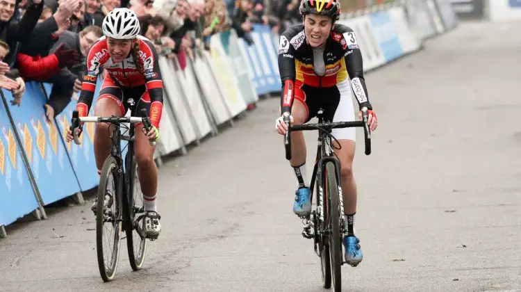 Sanne Cant sprinted through the line and didn't celebrate on her way to narrowly winning the 2016 Soudal Scheldecross women's race. Antwerp. © B. Hazen / Cyclocross Magazine