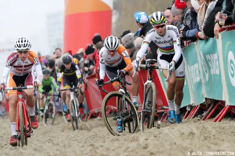 The deep sand provided challenges for the racers. 2016 Soudal Scheldecross women's race. Antwerp. © B. Hazen / Cyclocross Magazine