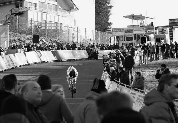 Thalita de Jongs spritns up the paved finishing stretch, using her road racing power to her advantage. 2016 Hansgrohe Superprestige Spa-Francorchamps Women. © B. Hazen / Cyclocross Magazine