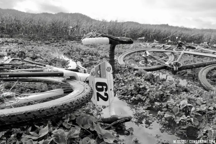 Women had to find their bikes after a Le Mans start. 2016 SSCXWC Women's Finals. © M. Estes / Cyclocross Magazine