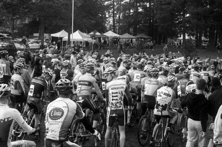 The reverse start was a surprise, forcing everyone to turn around, keeping the fastest racers at the back. TBT: First annual Singlespeed Cyclocross World Championships - SSCXWC 2007. © David Roth