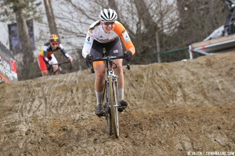 Lucinda Brand used her power on the straights to close in on the leaders. 2016 Heusden-Zolder Cyclocross World Cup, Elite Women. © B. Hazen / Cyclocross Magazine