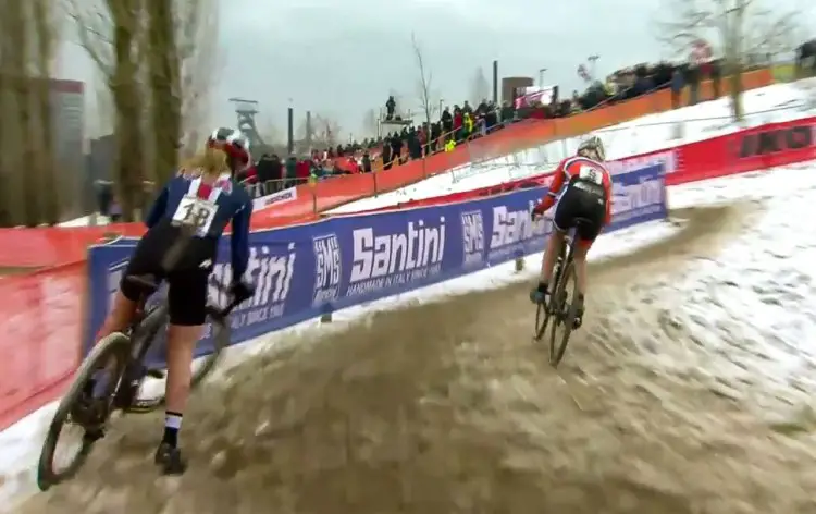 The inside pass that Worst used for the final lead change. U23 Women's race. 2017 UCI Cyclocross World Championships, Bieles, Luxembourg.