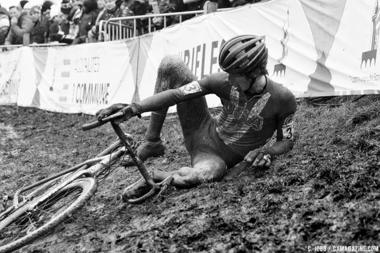 Spencer Petrov samples the Bieles dirt during his European study hall away from high school. U23 Men. 2017 UCI Cyclocross World Championships, Bieles, Luxembourg. © C. Jobb / Cyclocross Magazine