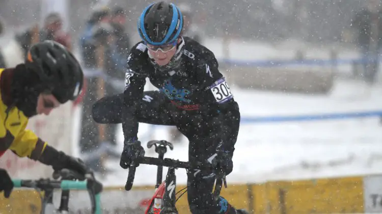 Nick Carter (Northstar Development Cycling) navigates through lapped traffic in the final laps. © D. Mable / Cyclocross Magazine