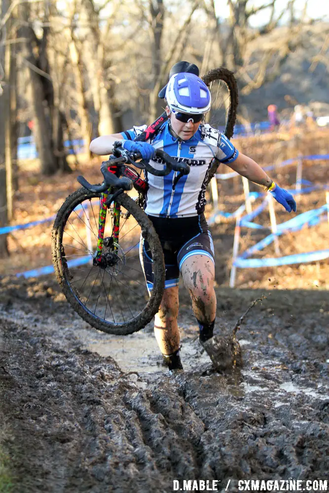 Janelle Cole gets the feet dirty but keeps her kit clean on to seventh. 2017 Cyclocross National Championships, Women's Collegiate Varsity Race. © D. Mable / Cyclocross Magazine