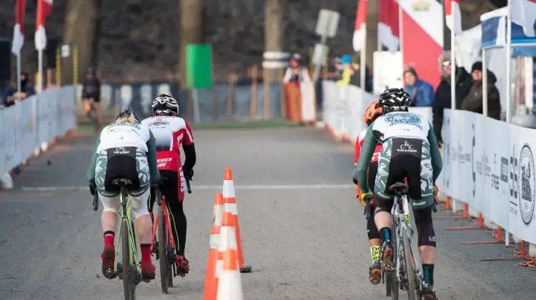 When two teams in came in for an exchange together, the finish straight got interesting with a four-way sprint. 2017 Cyclocross National Championships, Collegiate Relays. © A. Yee / Cyclocross Magazine