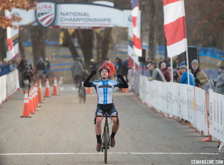 Allison Arensman anchors the winning varsity collegiate relay. 2017 Cyclocross National Championships, Collegiate Relays. © A. Yee / Cyclocross Magazine