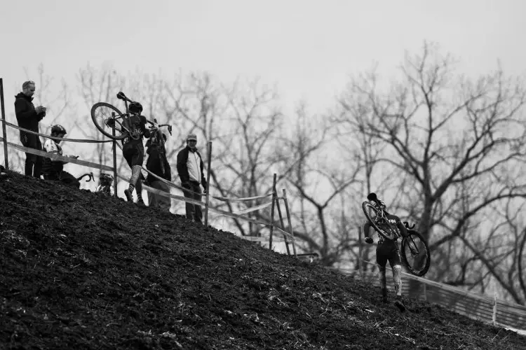 Two ways to climb, the leaders shown here. 2017 CX National Championships Hartford Day 2 Collegiate Men Club. © A. Yee / Cyclocross Magazine