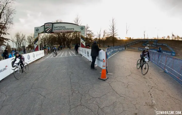 Harvard comes in for the exchange. 2017 Cyclocross National Championships, Collegiate Relay. © A. Yee / Cyclocross Magazine