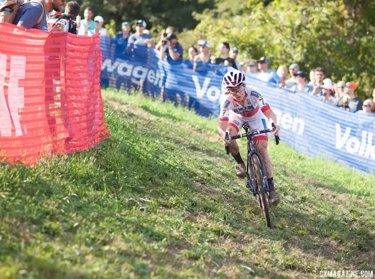 Ellen Noble on the rise at Jingle Cross. © A. Yee / Cyclocross Magazine