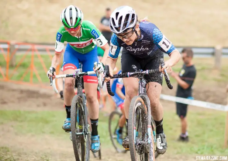 Ellen Noble on the rise at Jingle Cross. © A. Yee / Cyclocross Magazine