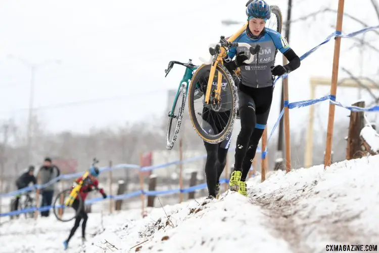 Michael Larson runs the ledge. 2017 Cyclocross National Championships, Masters Men 30-34. © A. Yee / Cyclocross Magazine