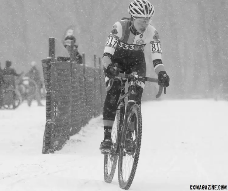 Wood chasing McCutcheon. 2017 Cyclocross National Championships, Singlespeed Women. © A. Yee / Cyclocross Magazine