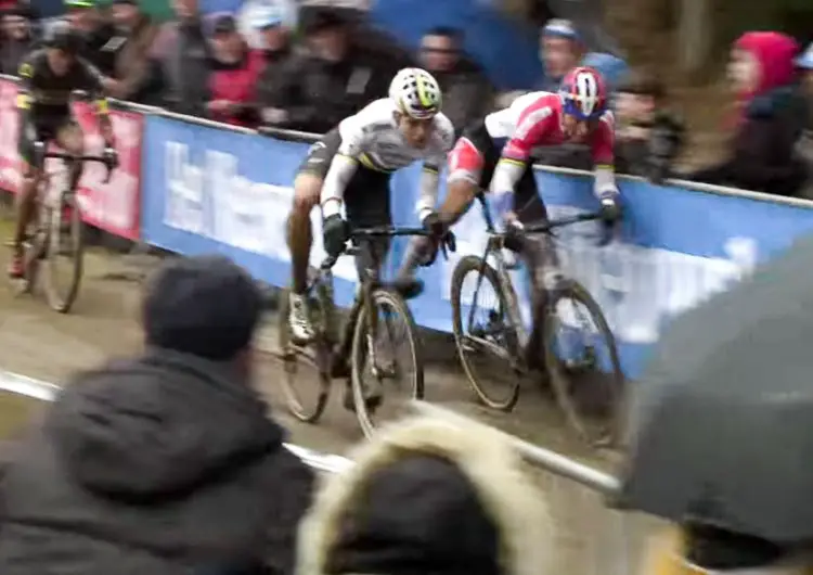 Mathieu van der Poel and Wout van Aert in a duel with plenty of contact. Elite Men. 2017 Krawtencross, Lille. DVV Verzekeringen Trofee.