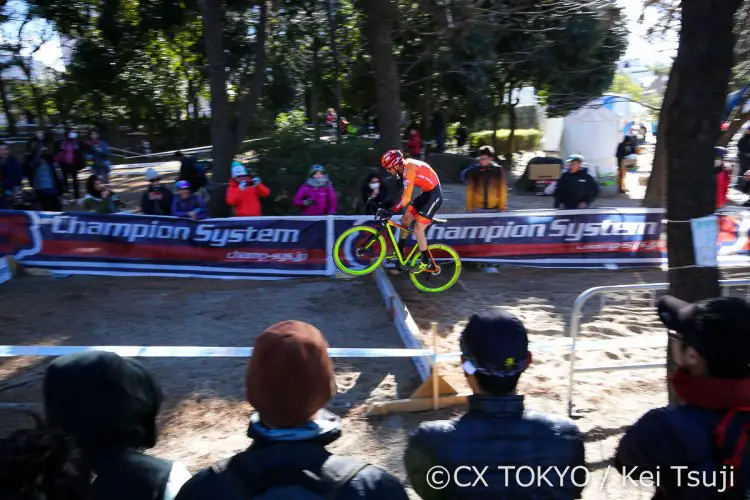 Chainel hops the barriers. 2017 CX Tokyo. © Kei Tsuji