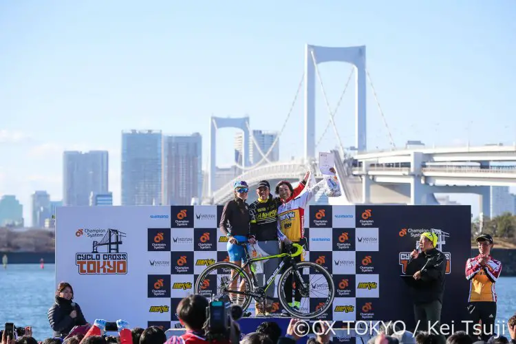 Lucie Chainel wins over Sammi Runnels and Miyoko Karami. 2017 CX Tokyo. © Kei Tsuji