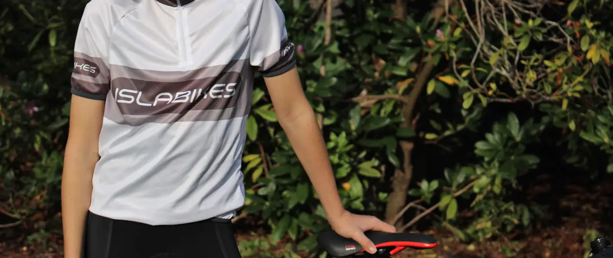 Both the jersey and shorts are available now from the Islabikes website and come in three sizes each.