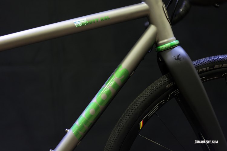 Jon told our photographer that he ran out of time to make a matching green Moot for the in-house designed carbon 12mm thru axle fork. © C. Fegan-Kim for Cyclocross Magazine