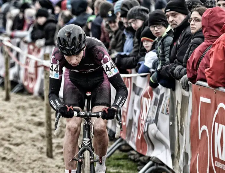 Thomas Mein of the Belgian CX Project racing to the front. © Alan Draffan