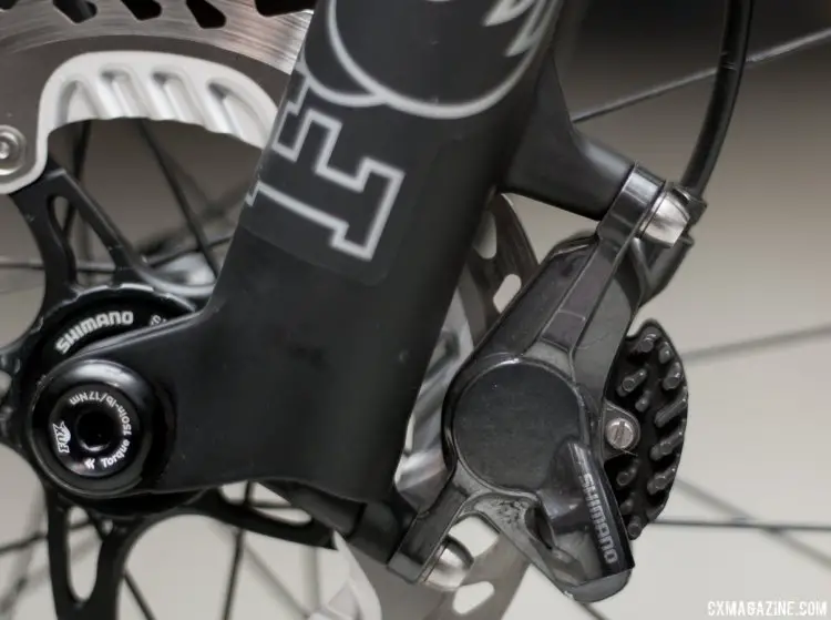 The 32 Step-Cast AX (Adventure Cross) suspension fork for gravel bikes relies on the trusted post-mount brake mount, set for 160mm rotors, and 15mm Kabolt thru axles. © Cyclocross Magazine