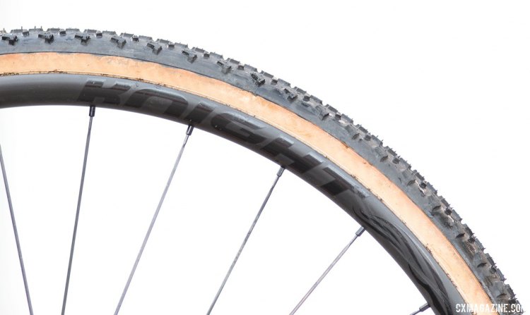 Looks like a lightweight tubular wheelset, but the Knight Composites 29 Race / Gravel carbon tubeless disc wheelset paired with Islabikes' Greim Pro tire offers similar gram savings and suppleness without the ride-ending flat tire risk. © Cyclocross Magazine