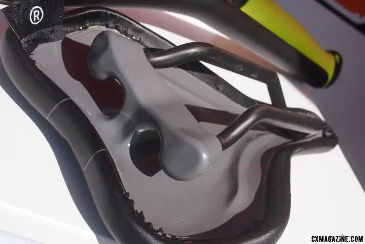 The saddles can be used without an elastomer however heavier riders may experience more movement than desired. 2017 Sea Otter Classic. © G. Kato / Cyclocross Magazine