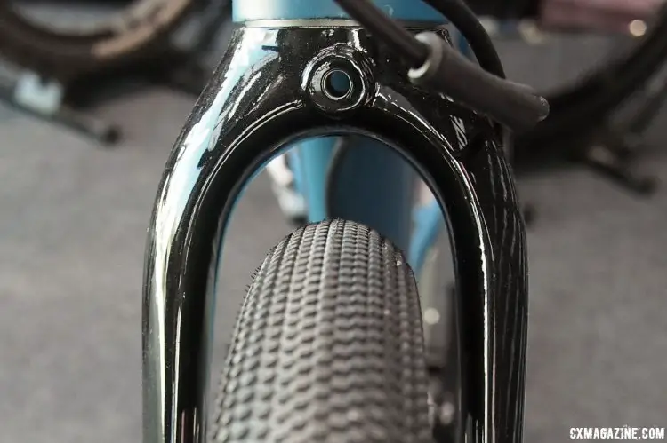 The carbon front fork has a fender mount and plenty of clearance with the 38c (1.5") Schwalbe G-One tire fitted. 2017 Sea Otter Classic. © G. Kato / Cyclocross Magazine