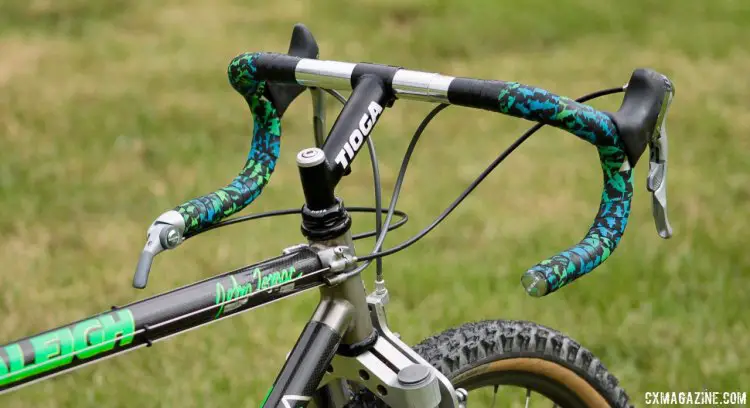 Tomac went with a higher, shorter stem when using a drop bar, but the position still put him way out front when in the hoods and drops. Eric Rumpf's John Tomac replica 1991 Raleigh Signature ti/carbon drop bar mountain bike. © Eric Rumpf