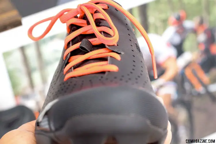 Scott MTB RC Lace shoe features offset laces that keeps pressure points off the top of your foot. © Cyclocross Magazine