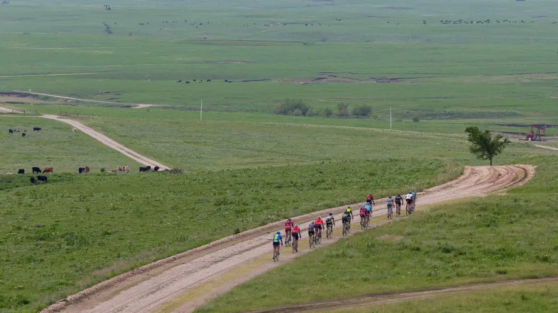 Kansas is not flat. Here's proof. 2017 Dirty Kanza gravel race. © Christopher Nichols