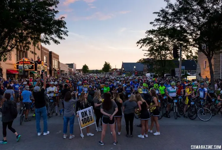 There's a lot to cheer at the 2017 Dirty Kanza gravel race, including a few thousand racers. © Christopher Nichols