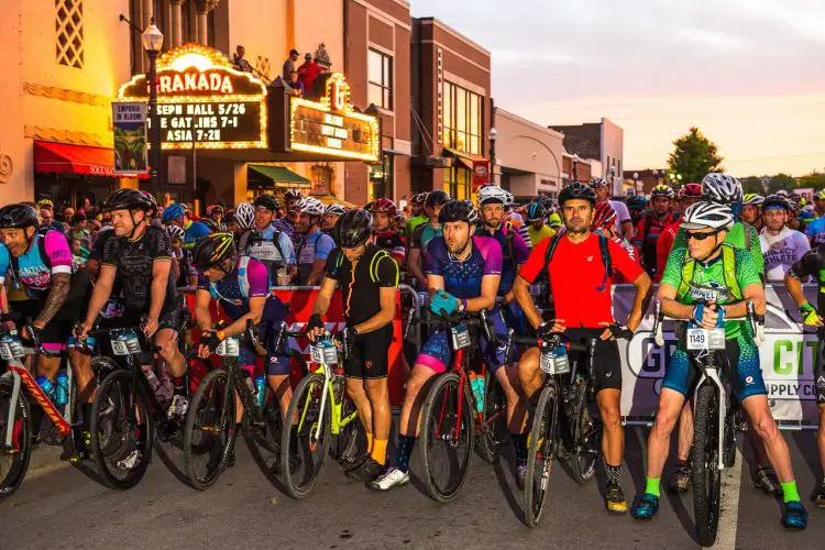 2015 Gravel Worlds champ Neil Shirley enjoyed a front-line call-up at the 2017 Dirty Kanza gravel race. © Ian Matteson / ENVE